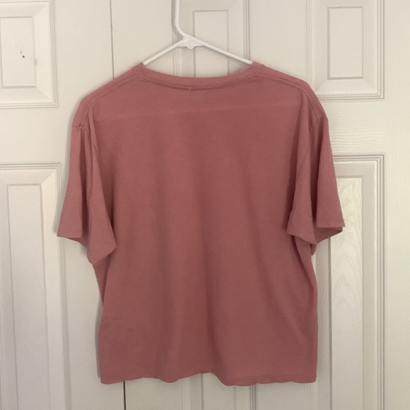 Light coral cotton/poly blend t-shirt - Picture 2 of 2